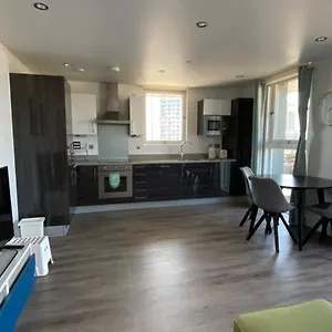  Apartment Morden 2bed2bath Zone2 City/river View