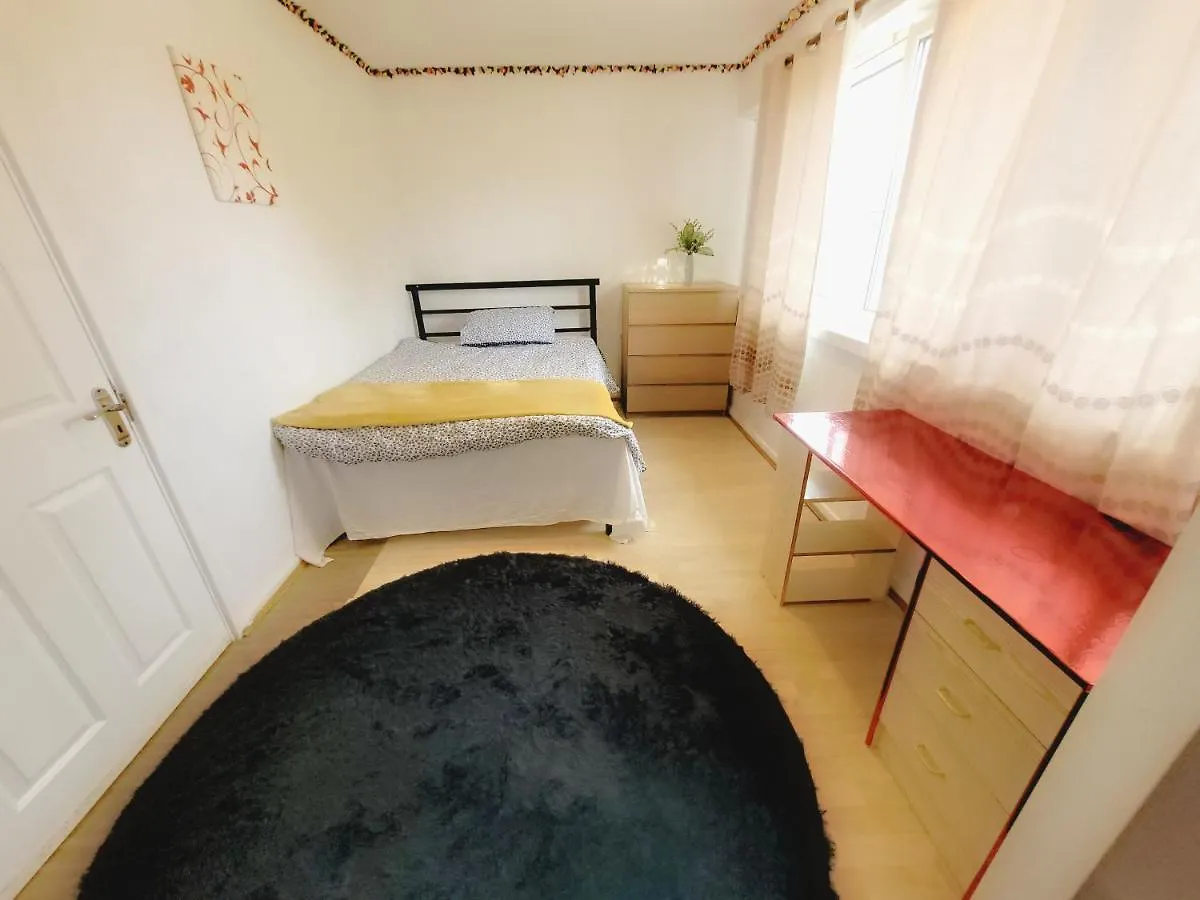Excellent Double Rooms In Cheap Rate Around Central Londýn Ubytování v soukromí